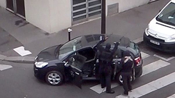 Charlie Hebdo: Η Αλ Κάιντα στην Αραβική Χερσόνησο ανέλαβε την ευθύνη για την επίθεση Charlie Hebdo: Η Αλ Κάιντα στην Αραβική Χερσόνησο ανέλαβε την ευθύνη για την επίθεση