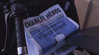 "Os Heróis de Charlie" é a versão pirata e igualmente esgotada de Charlie Hebdo