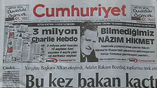 Turchia, il quotidiano Cumhuriyet pubblica le vignette di Charlie su Maometto