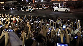 Tens of thousands turn out to greet Pope Francis in the Philippines