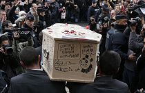 Foram a sepultar quatro das vítimas do atentado contra o Charlie Hebdo