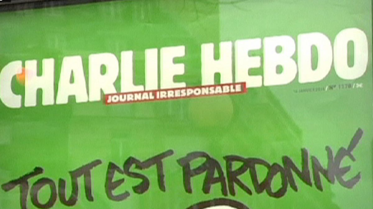Charlie Hebdo: már hajnalban sorok állnak az újságosok előtt