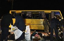 Ουκρανία: Σοκάρουν οι εικόνες από το βομβαρδισμένο λεωφορείο