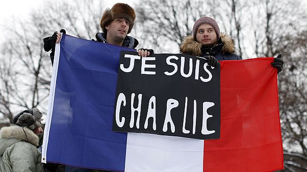 Charlie Hebdo tovább él és erőssebb mint valaha Charlie Hebdo tovább él és erőssebb mint valaha