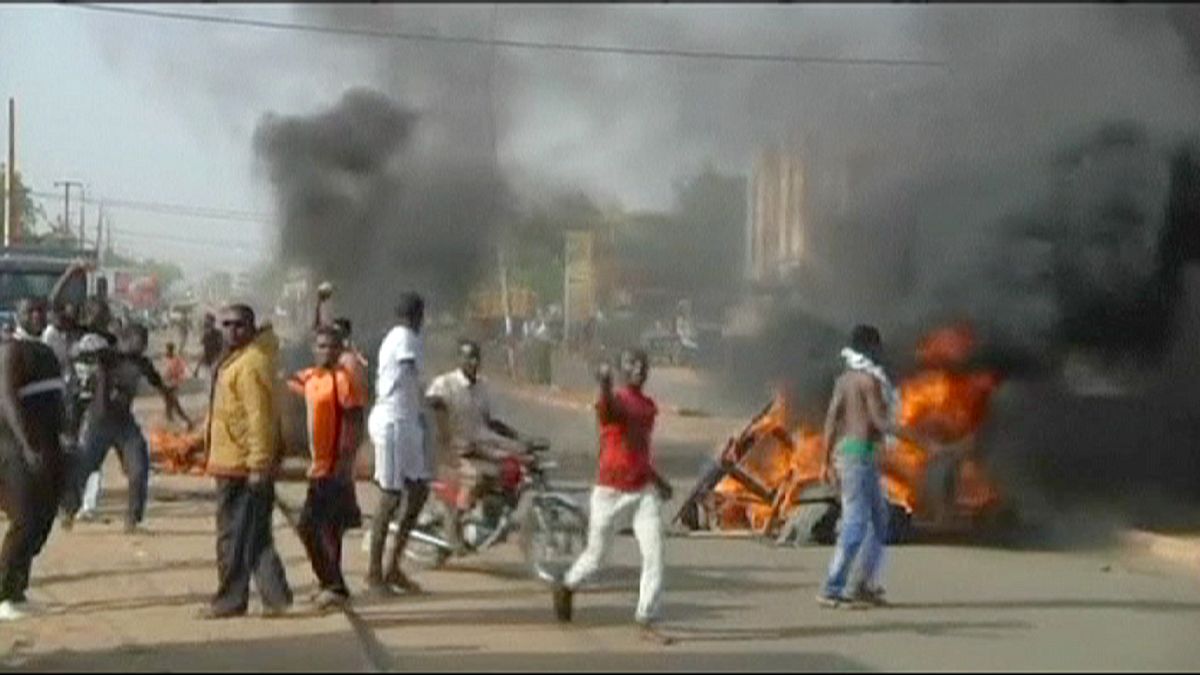 Templomokat borítottak lángba Nigerben a franciaellenes tüntetők