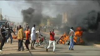 'Down with France' shout anti-Charlie Hebdo protesters as 5 die in escalating violence in Niger