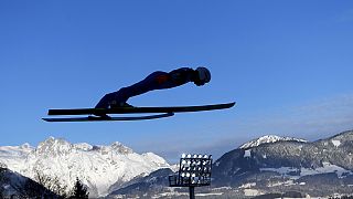 مدال طلای پرش اسکی بر گردن کامیل استوک