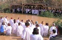 Los ortodoxos cristianos celebran el bautismo del profeta Jesús en las aguas del Jordán