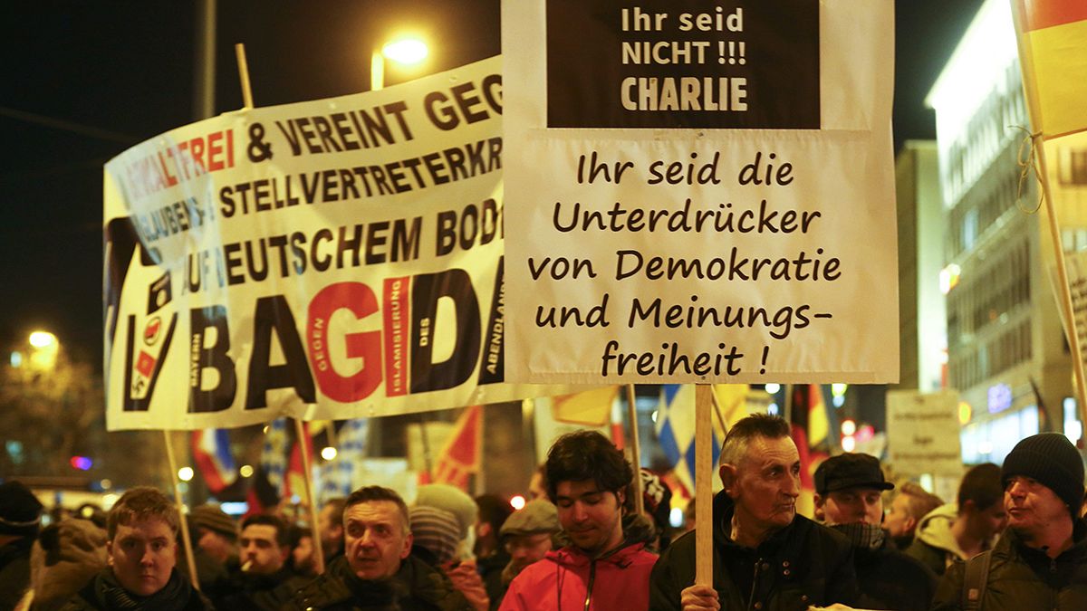 Меркель готова защищать право граждан на демонстрации