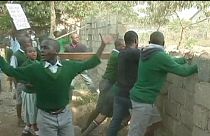 Kenya : la police tire des gaz lacrymogènes contre des écoliers