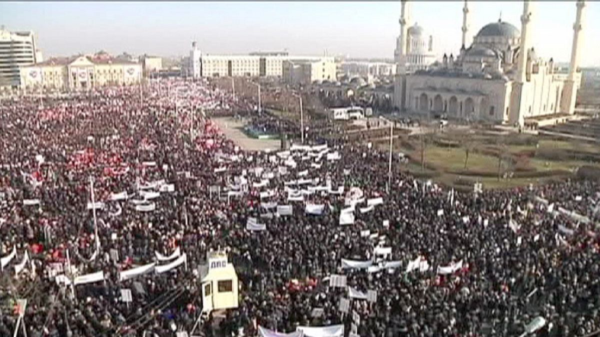 Chechnya: Hundreds of thousands march against Charlie Hebdo "immoral" cartoons