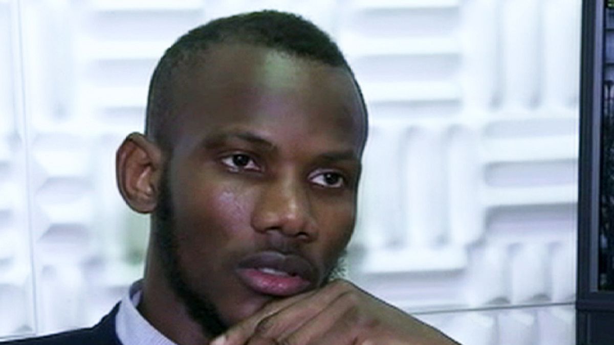 Lassana Bathily è cittadino francese. Per altri richiedenti, il cammino è lungo e incerto