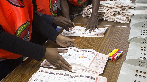 Zambia. Opposizione denuncia irregolarità voto presidenziali Zambia. Opposizione denuncia irregolarità voto presidenziali