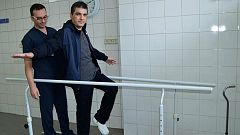 105 gün sonra uyandı ve yürümeye başladı