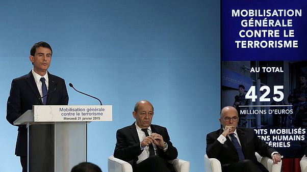 Francia. Più mezzi e più uomini contro terrorismo Francia. Più mezzi e più uomini contro terrorismo