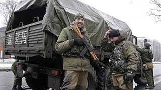 المتمردون شرقي أوكرانيا يسيطرون على مطار دونتسك