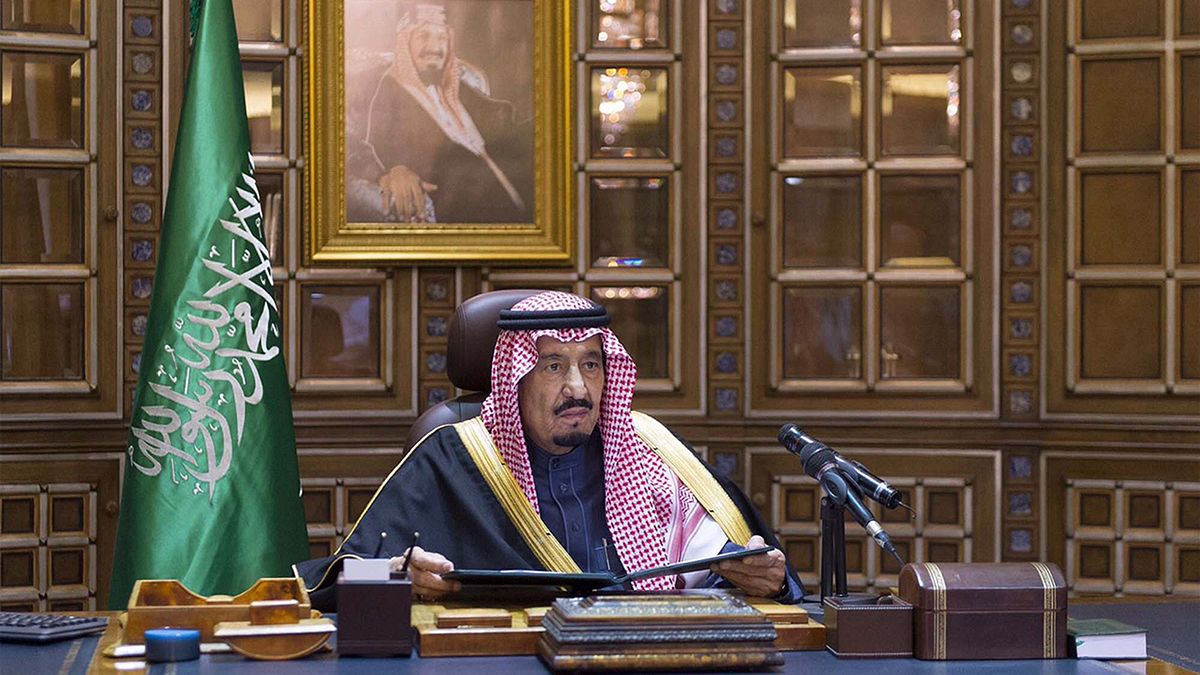 Late Saudi King Abdullah receives simple, traditional burial