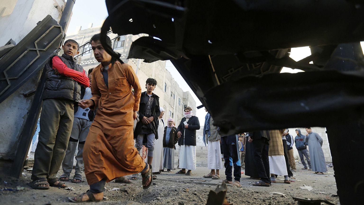 Los rebeldes hutíes rodean el Parlamento yemení tras la dimisión de los jefes de Estado y de Gobierno