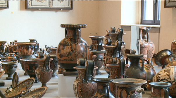الشرطة الإيطالية تواصل تعقبها عصابات سرقة الآثار الشرطة الإيطالية تواصل تعقبها عصابات سرقة الآثار