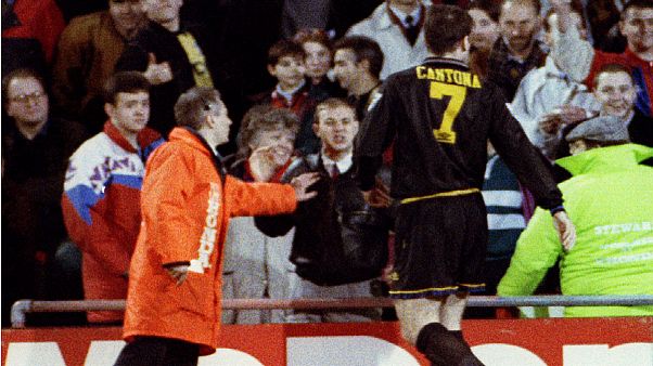 Cantona 20 év után elnézést kért a kungfu-rúgásért Cantona 20 év után elnézést kért a kungfu-rúgásért