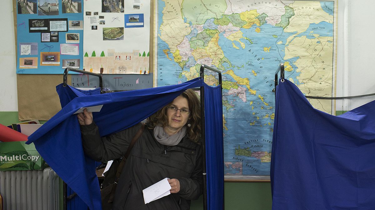 Greeks go to polls in historic election