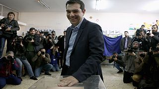 Самарас призвал не подвергать Грецию риску. Ципрас обещает демократию