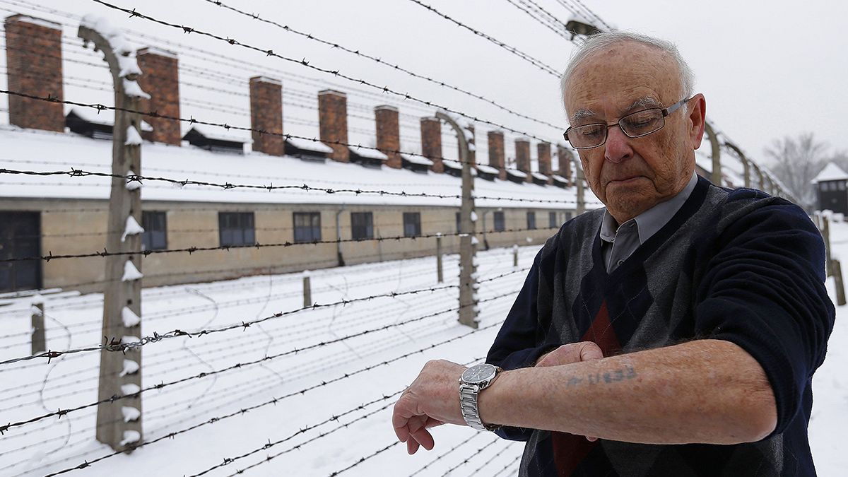 Un tatouage sur l’avant-bras gauche, abjecte signature du camp nazi d'Auschwitz
