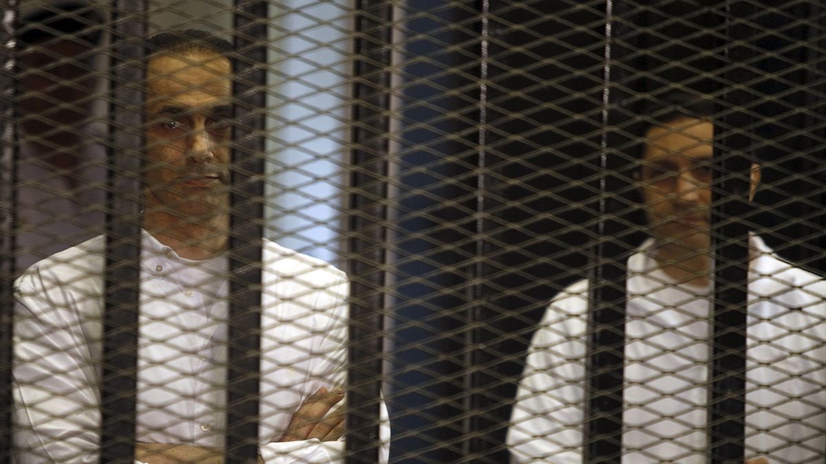 Escono dal carcere i due figli dell'ex rais egiziano Mubarak