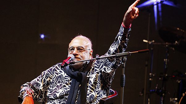 Meghalt Demis Roussos világhírű görög énekes Meghalt Demis Roussos világhírű görög énekes