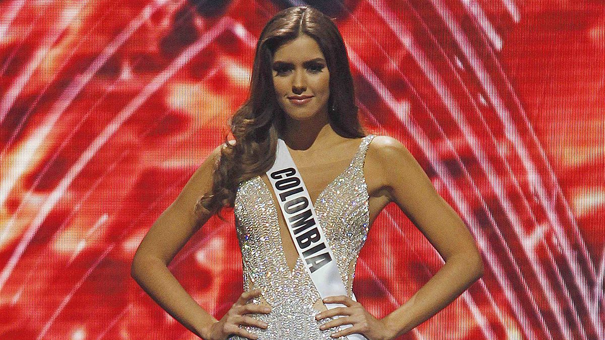 طالبة كولومبية تفوز بلقب ملكة جمال الكون