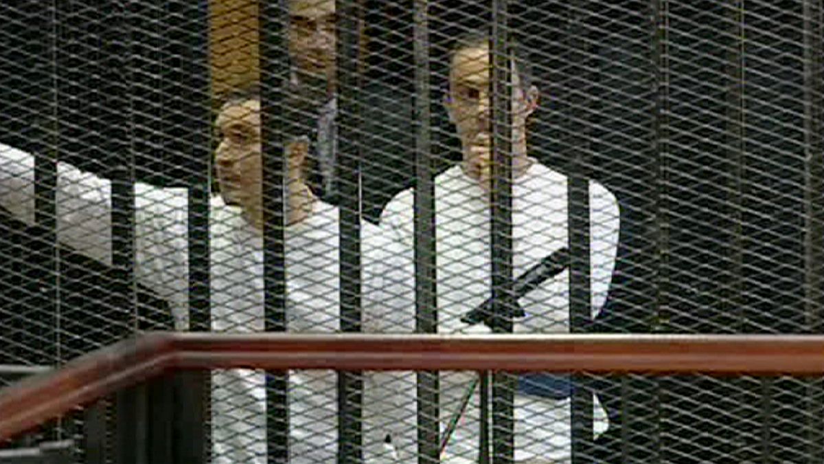 Αίγυπτος: Ανάμεικτα συναισθήματα για την αποφυλάκιση των γιων του Μουμπάρακ