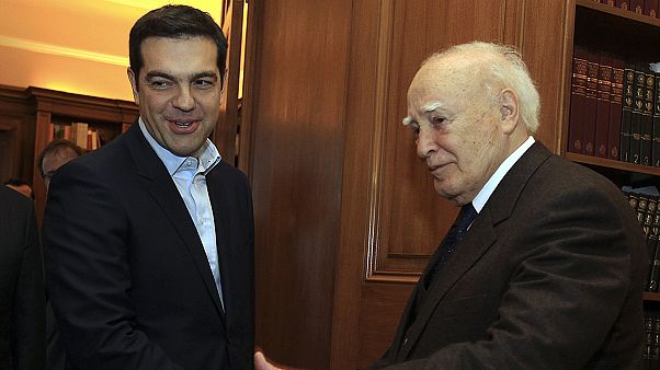 Grécia: Tsipras rompe com o passado logo na tomada de posse Grécia: Tsipras rompe com o passado logo na tomada de posse