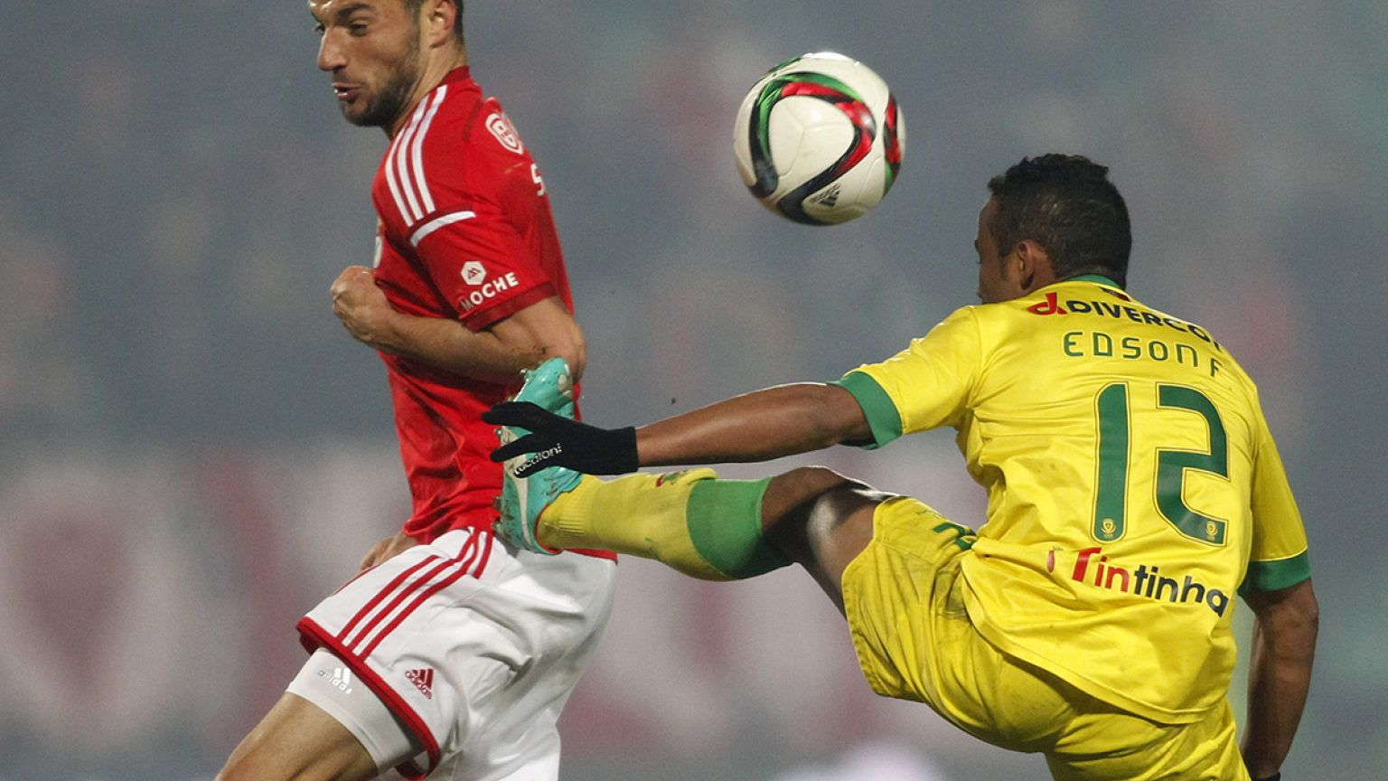 Liga Portuguesa, J18: Benfica falha prova dos nove, Sporting morde calcanhares ao Porto