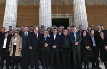 Prima seduta del nuovo governo greco. Tsipras: "Lottare contro la povertà"