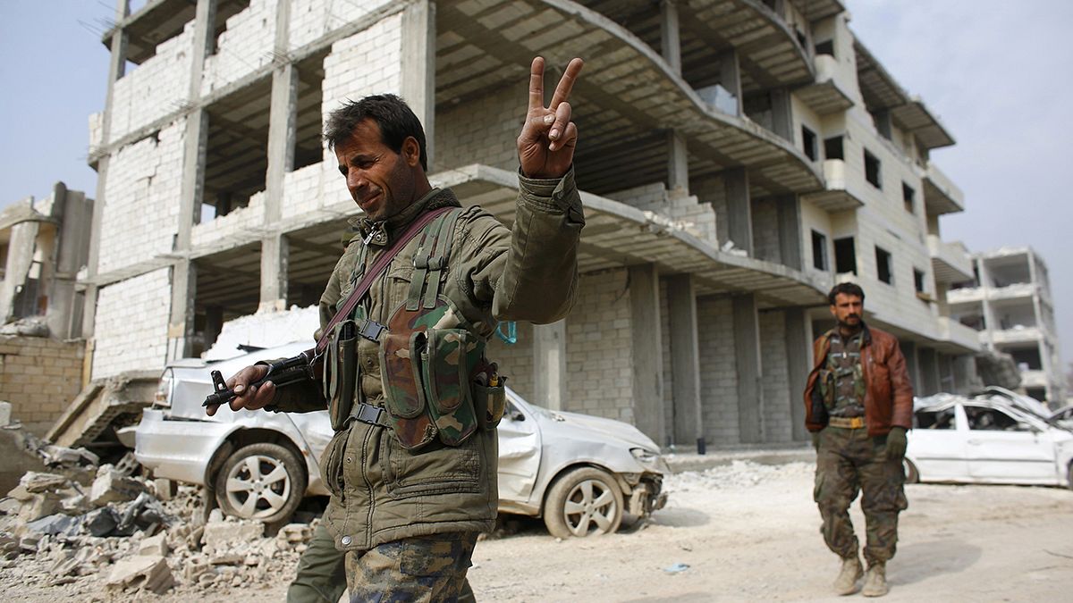 Una Kobani casi en ruinas regresa al poder kurdo