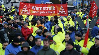 الآف العمال الألمان يتظاهرون للمطالبة بزيادة في الراواتب