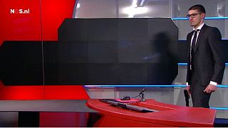 Un hombre armado irrumpe en una televisión holandesa para difundir un mensaje