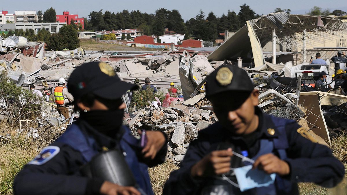 Túlélőket találtak a felrobbant mexikói kórház romjai alatt