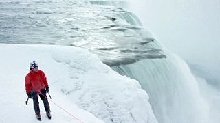 Will Gadd y Sarah Hueniken escalan las cataratas del Niágara