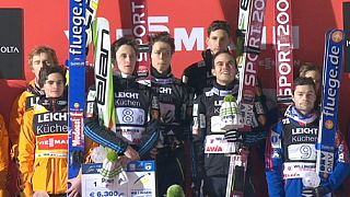 Eslovenia gana los saltos por equipos en el trampolín de Willingen