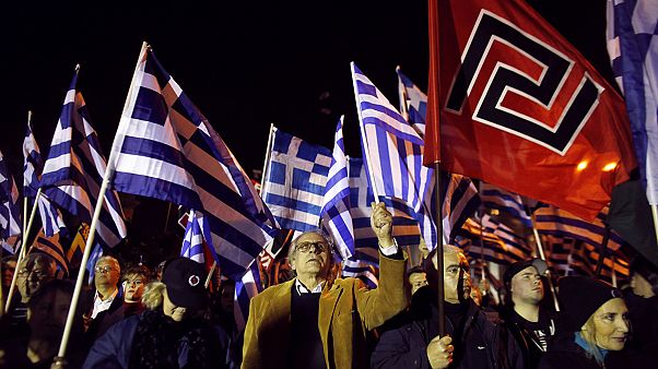 Miles de antifascistas se manifiestan en Atenas contra la extrema derecha neonazi Miles de antifascistas se manifiestan en Atenas contra la extrema derecha neonazi
