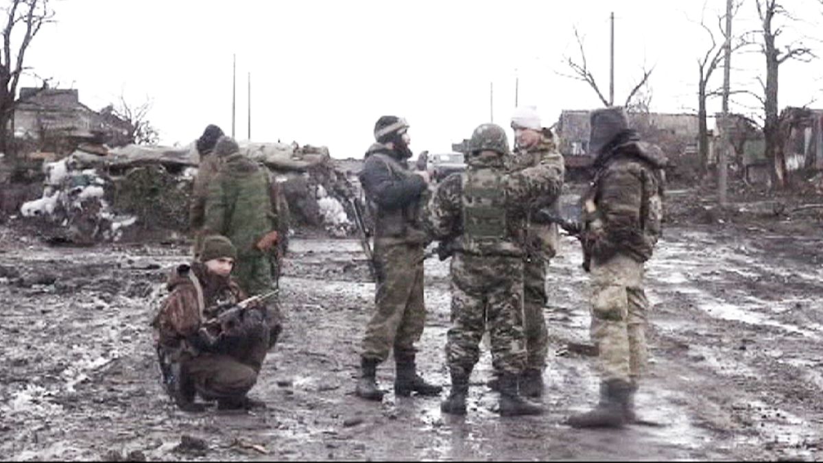 Ουκρανία: Σφίγγει ο κλοιός των αυτονομιστών γύρω από το Ντεμπάλτσεβε
