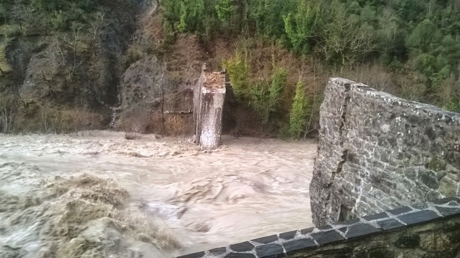 Γεφύρι της Πλάκας: Κατέρρευσε η «Ακρόπολη της Ηπείρου»