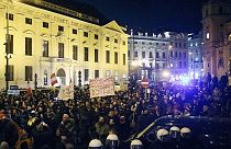 Viyana'da PEGIDA taraftarı ve karşıtı gösteriler