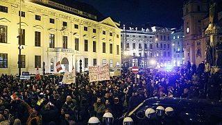 Mit Hitlergruß: Pegida nun auch in Wien