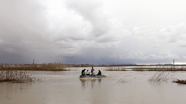 Albania y Macedonia despliegan el Ejército para ayudar en las inundaciones Albania y Macedonia despliegan el Ejército para ayudar en las inundaciones