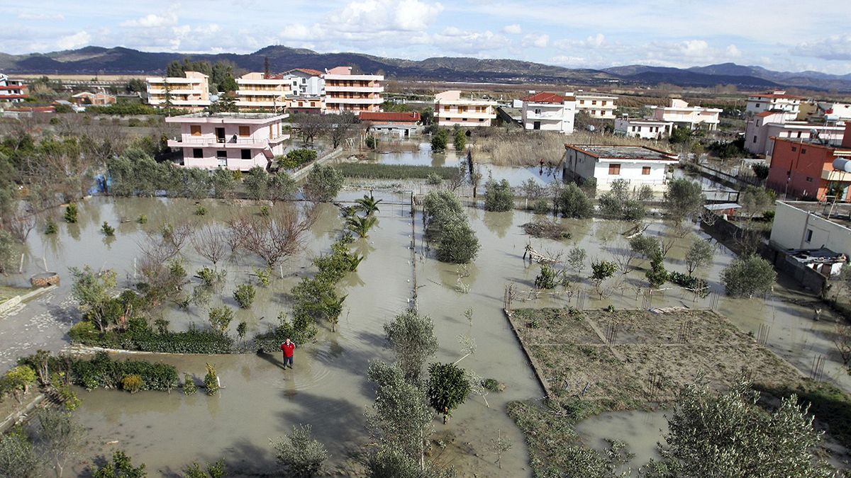 بهبود وضعیت آب وهوایی در آلبانی و مقدونیه پس از باران و سیل