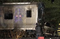 New York'ta tren hemzemin geçitte otomobille çarpıştı: 7 ölü