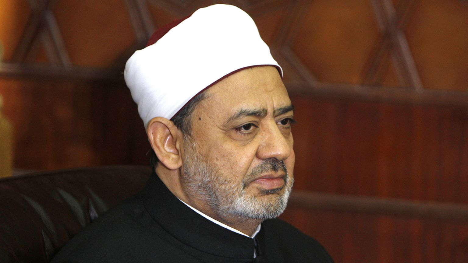 الازهر يدعو الى "قتل وصلب وتقطيع ايدي وأرجل ارهابيي" الدولة الاسلامية