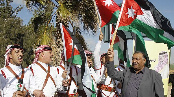 الملك عبد الله يتعهد بحرب بلا هوادة على "الدولة الاسلامية" الملك عبد الله يتعهد بحرب بلا هوادة على "الدولة الاسلامية"